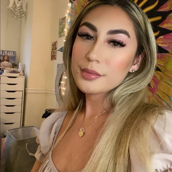 Meet your Posher, Katherine - Picture 2 of 4